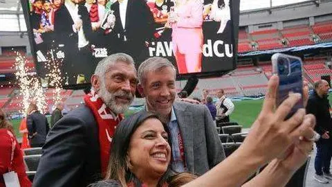 《范志毅力挺国足未来：逆境中显钢铁脊梁，2038展望足球新纪元！》